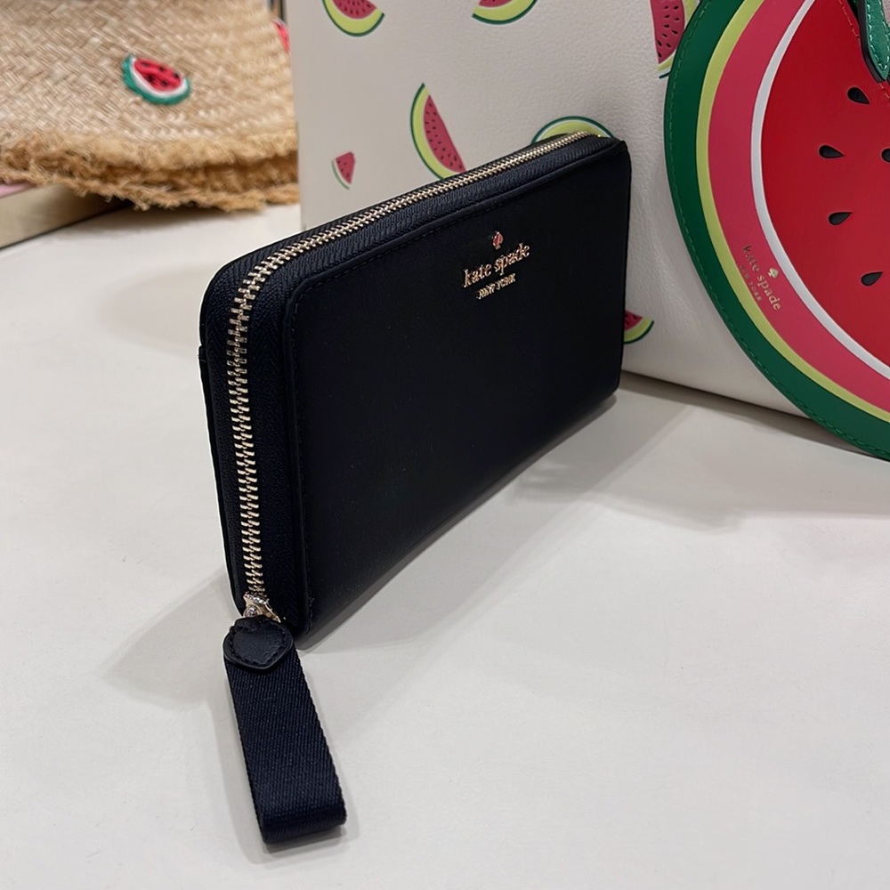 Kate Spade Chelsea Nylon Large Continental Wallet
Color: Black
NWT - Picture 11 of 16